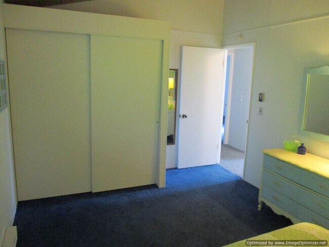 Building Photo - Charming Partially Furnished Waterfront Home in Gig Harbor