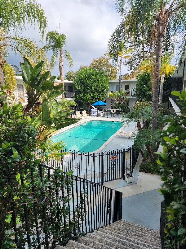 Building Photo - 820 S Rosemead Blvd