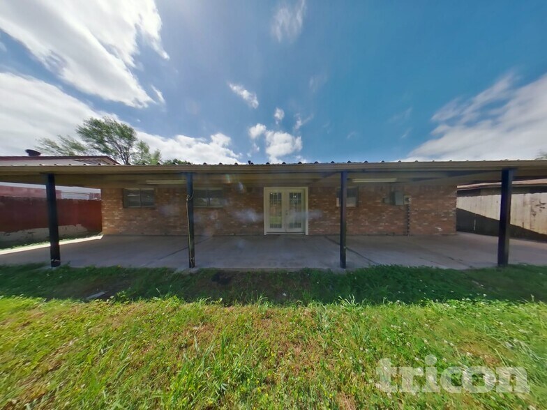 Building Photo - 1910 Barnsley Ln