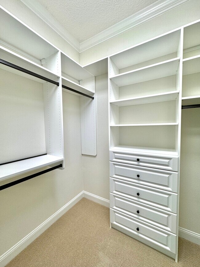 Building Photo - 45 Rinaldo Way