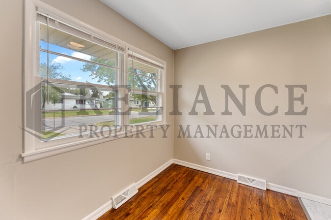 Building Photo - 2210 W Dallas St