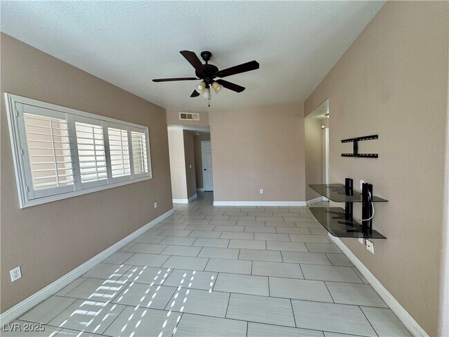 Building Photo - 1050 E Cactus Ave