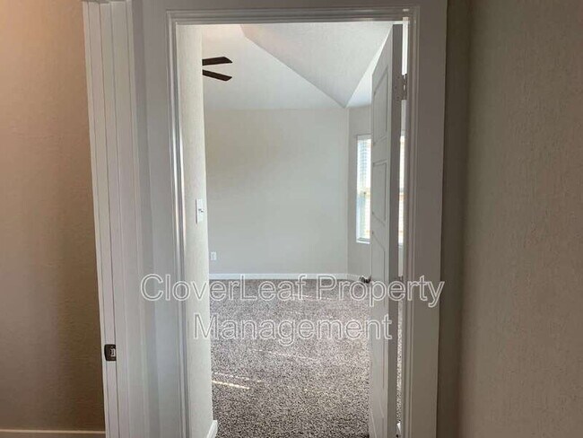 Building Photo - 708 Stonemanor Bay