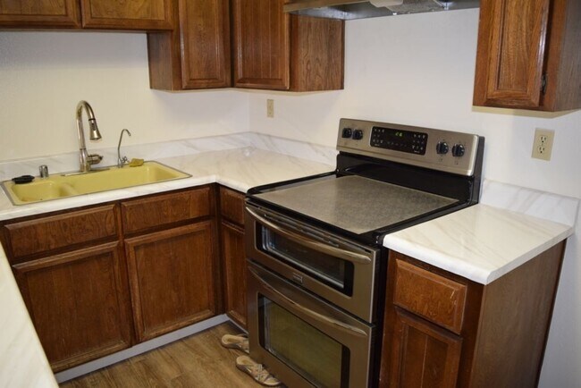 Building Photo - 6051 Roloff Way