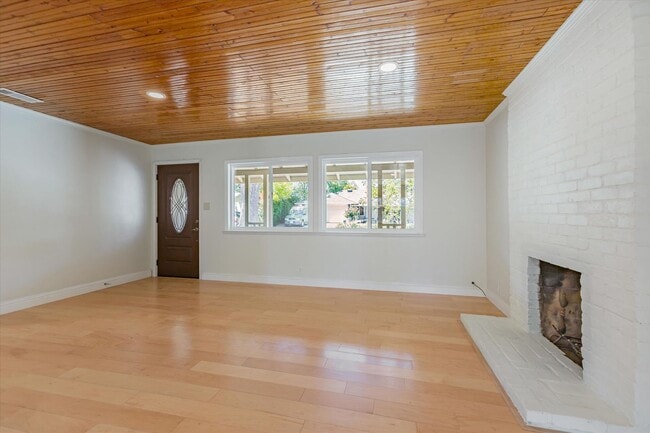Building Photo - Family Home and In-Law Unit for Rent