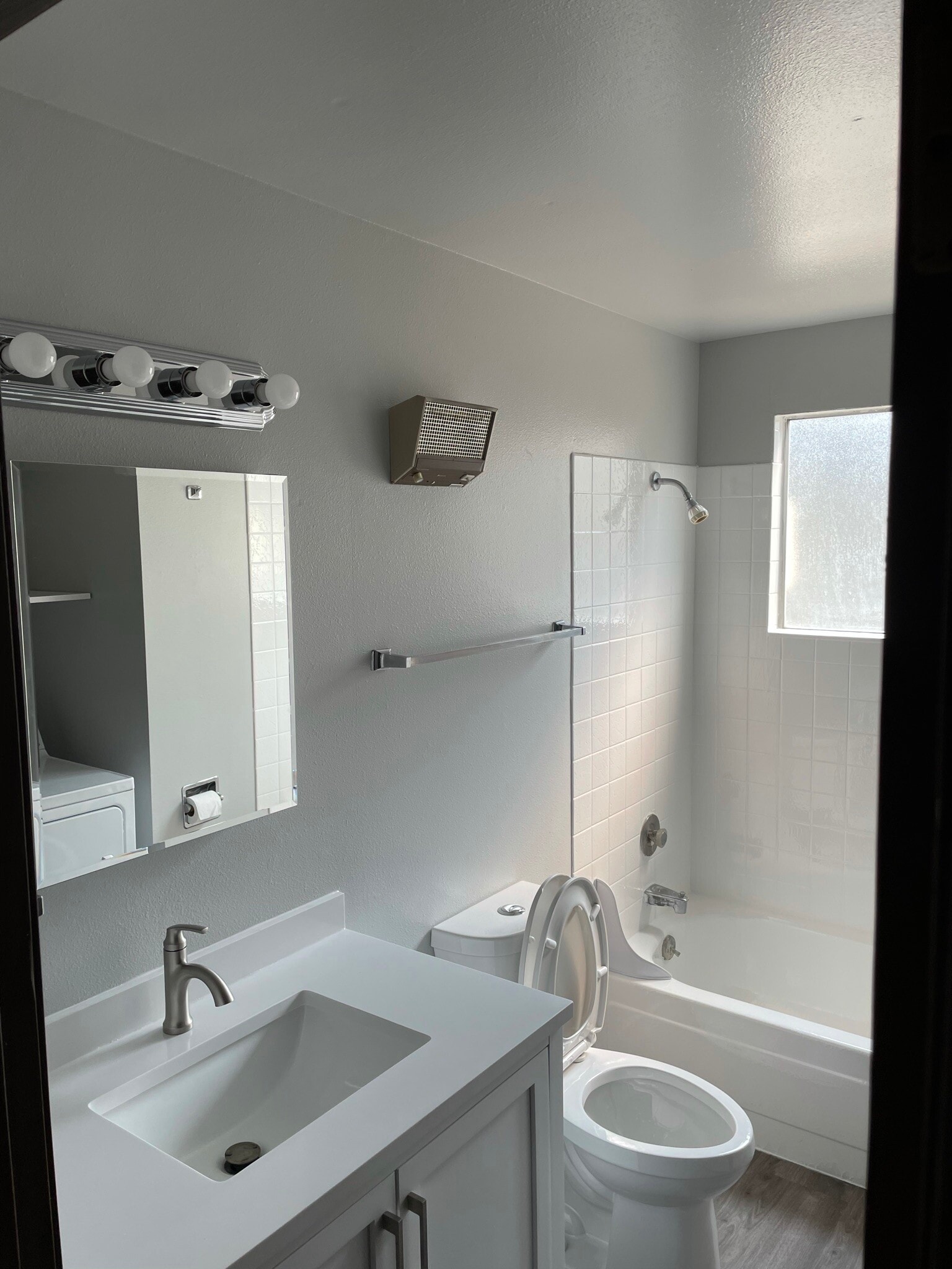 Building Photo - 345 NW Robert St