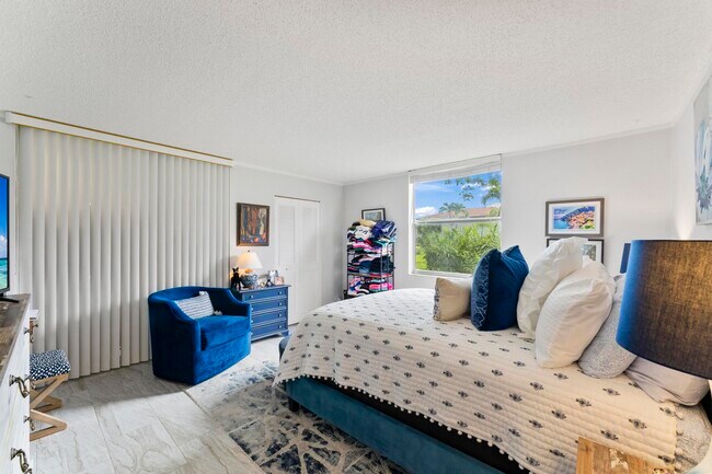 Building Photo - 6650 S Oriole Blvd