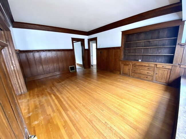 Building Photo - 1132 Stratford Ave