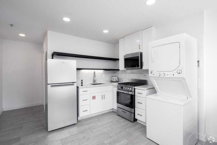 Primary Photo - McAllen Apartments