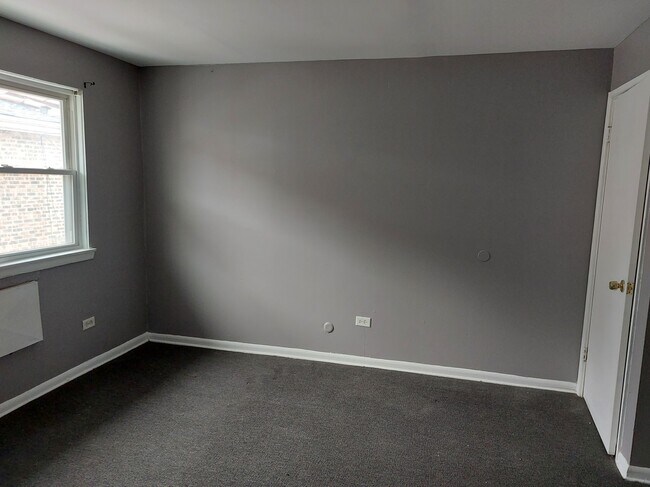 Building Photo - 5037 S Drexel Blvd