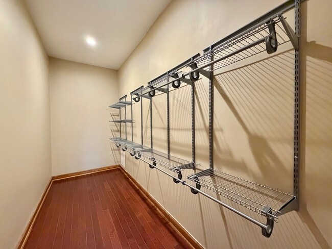 Building Photo - 1S701 Eisenhower Rd