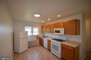Building Photo - 109 7th St