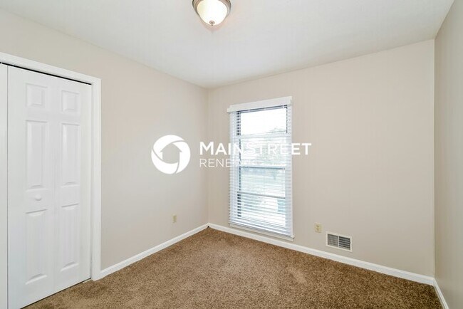 Building Photo - 3 Bedroom Pet-Friendly Home in Louisville,...