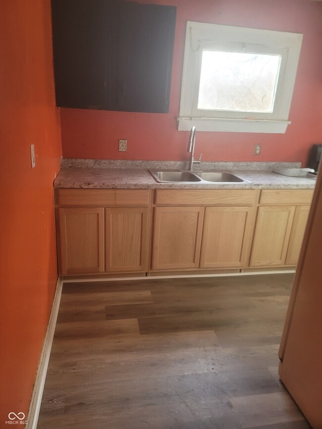 Building Photo - 3313 W 9th St