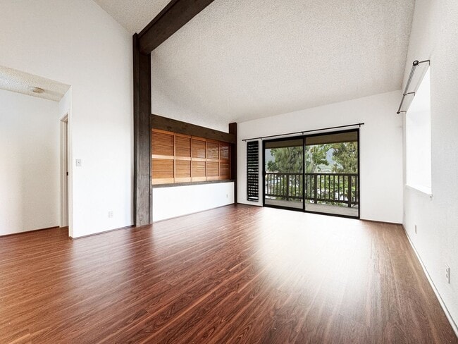 Building Photo - Recently Refreshed Kaneohe Townhouse