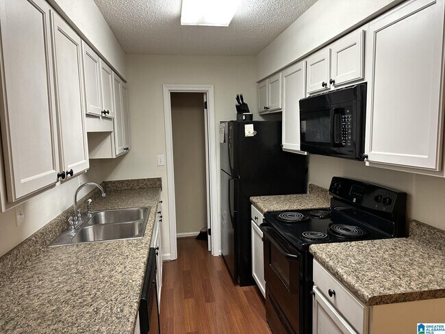 Building Photo - 1107 Chapel Creek Dr