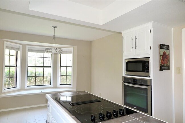 Building Photo - 201 Norwood St W