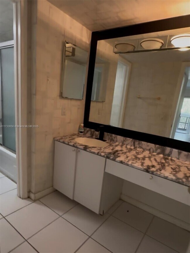 Building Photo - 3301 Spanish Moss Terrace
