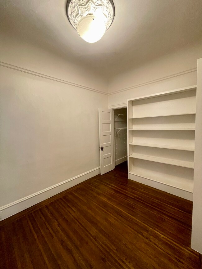 Building Photo - 142 27th St