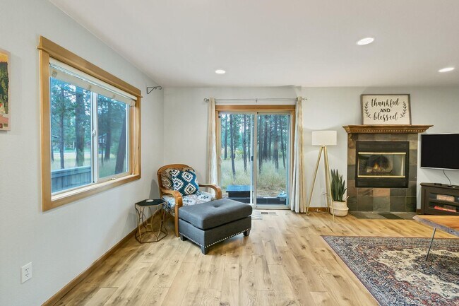 Building Photo - Riverfront Property | Lease Options | Pet Friendly