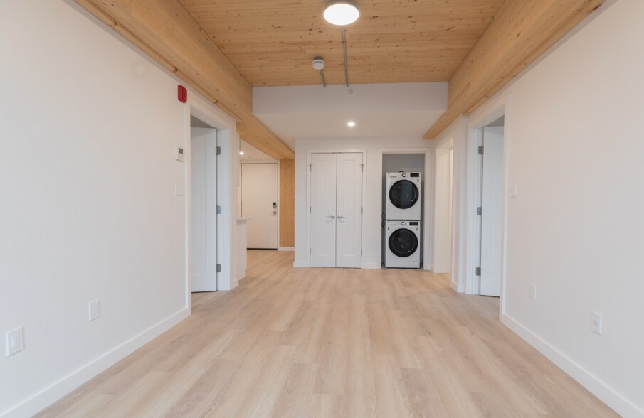 Building Photo - 1 E Lenox St