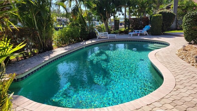 Building Photo - 638 S Owl Dr