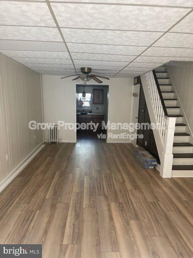 Building Photo - 925 Watkins St
