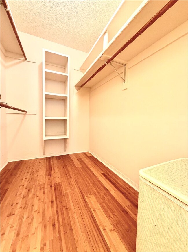 Building Photo - 11 Blakeney Ln