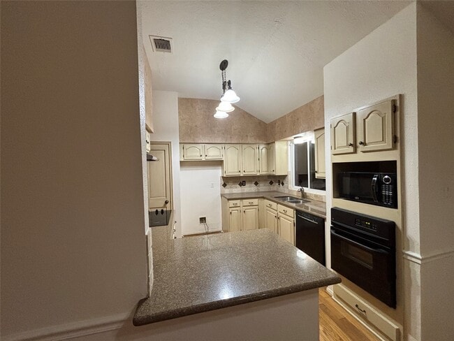 Building Photo - 15662 Pebble Lake Dr