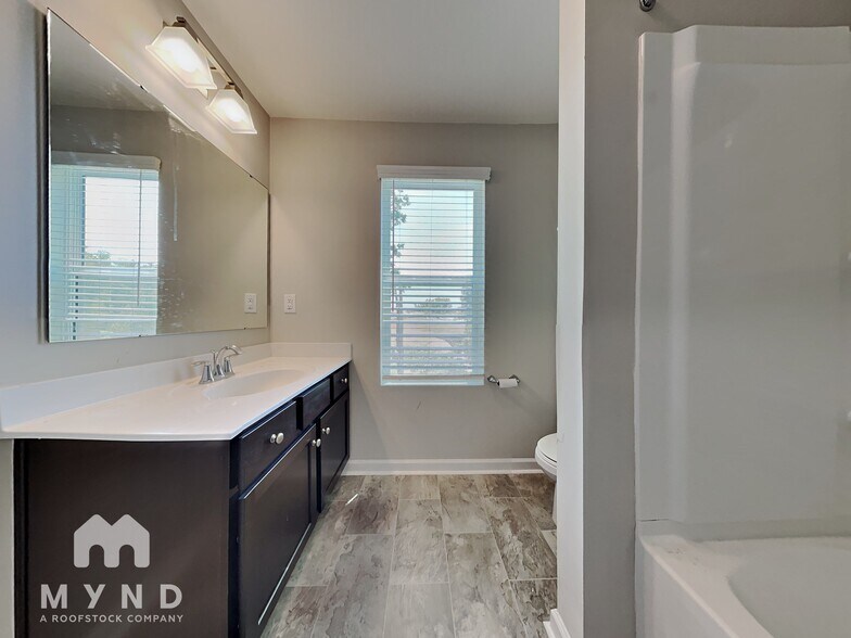 Building Photo - 8645 River Ridge Dr