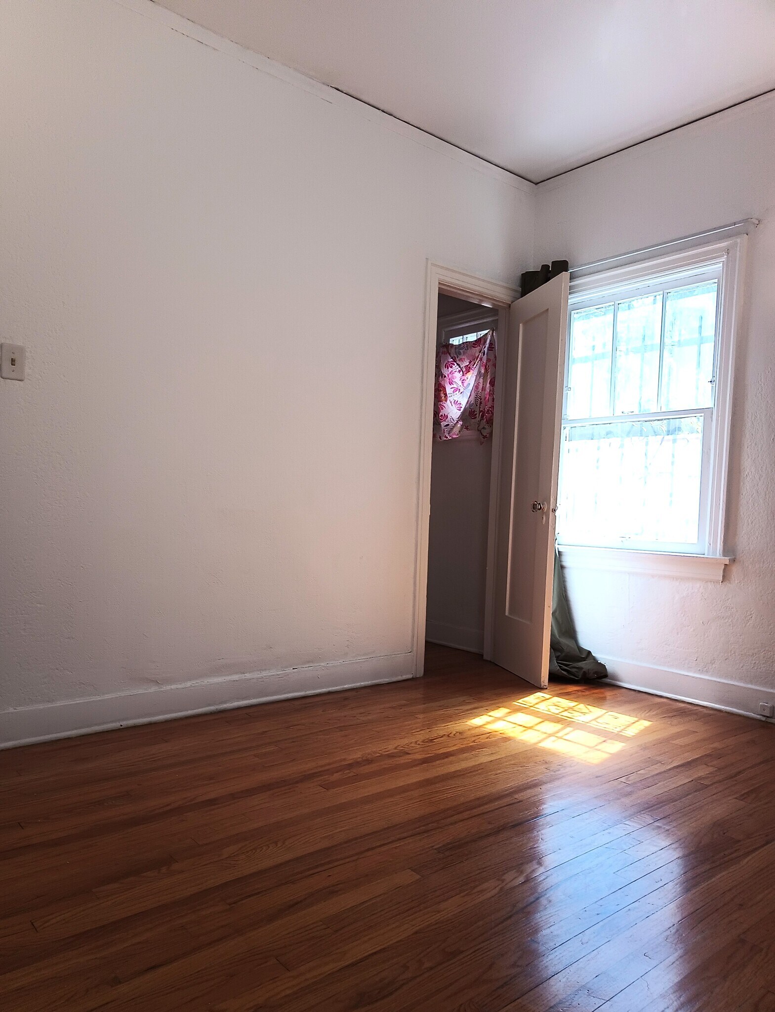 Building Photo - 427 N Genesee Ave
