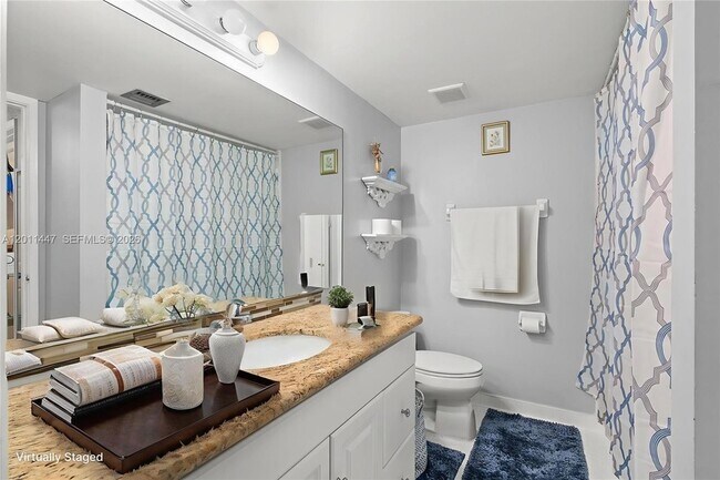 Building Photo - 3083 N Oakland Forest Dr