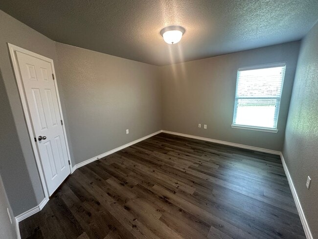 Building Photo - 3Bed/2Bath