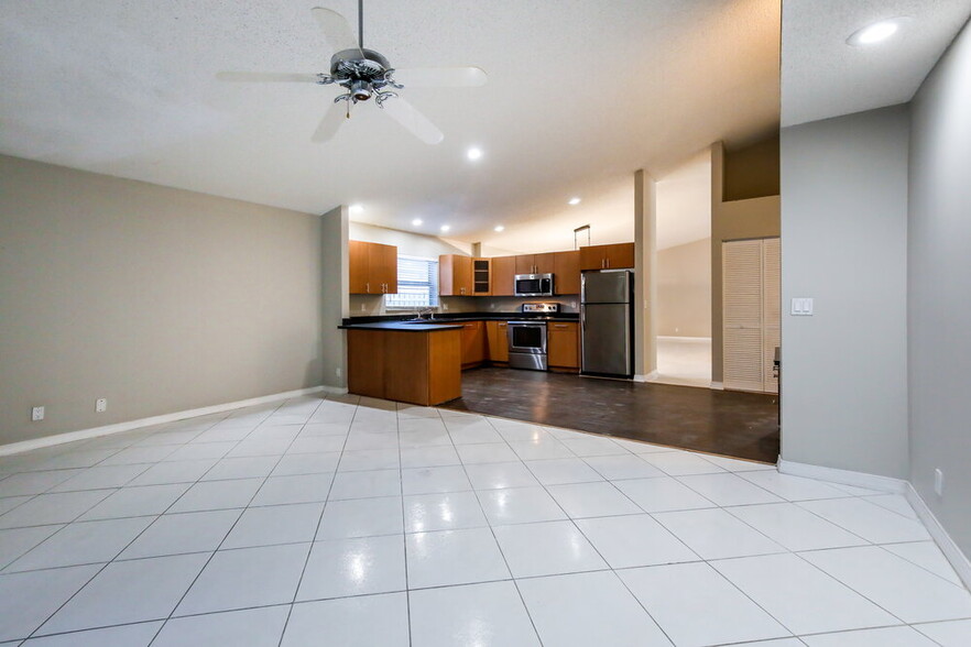 Building Photo - 3130 Salinas Way