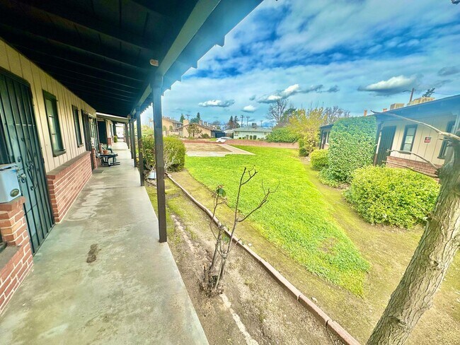 Building Photo - 3204-3208 E Normal Ave