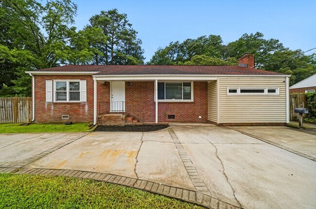 Building Photo - 107 Woods Rd