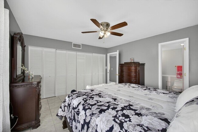 Building Photo - 12001 Poinciana Blvd