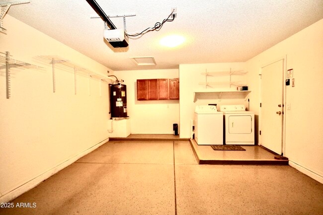 Building Photo - 1702 E Palm Beach Dr