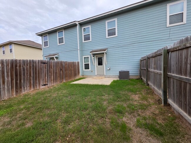 Building Photo - Town home for rent