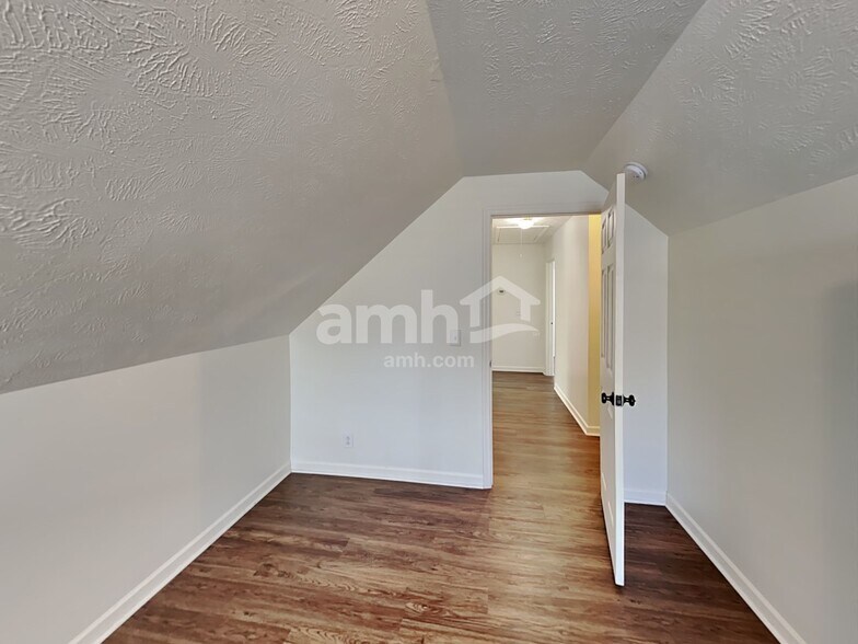 Building Photo - 1419 Westview Dr