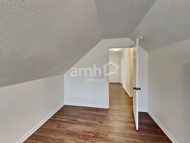 Building Photo - 1419 Westview Dr