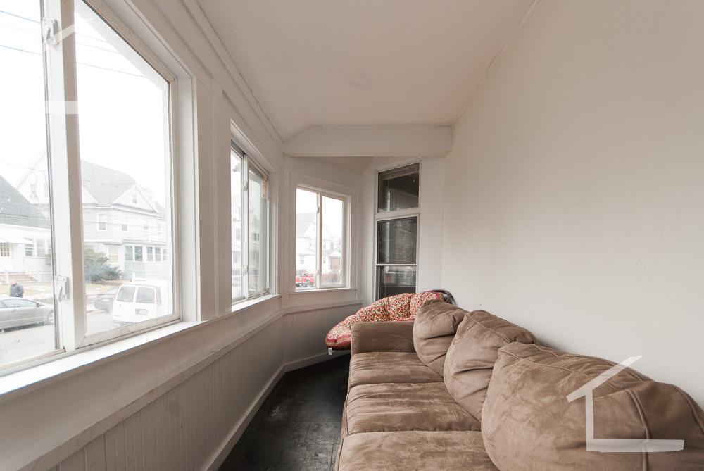 Building Photo - 86 Linden St