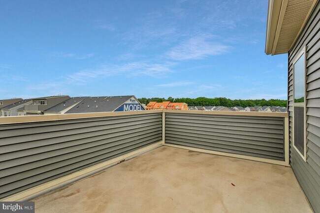 Building Photo - 8010 Robinson Mnr Rd