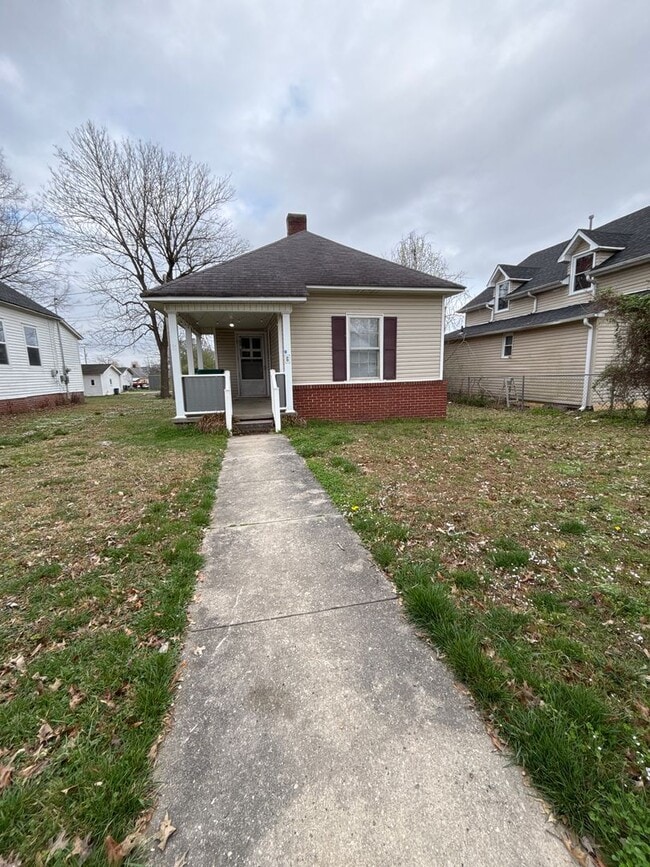 Building Photo - Cozy and Newly Renovated Home