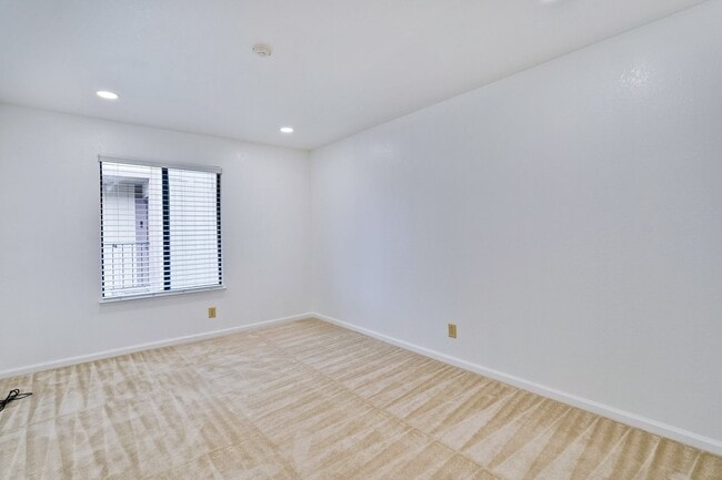 Building Photo - Spacious condo available in desirable Newpark Village community!