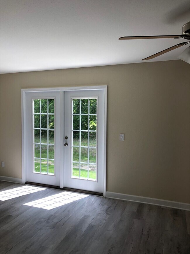 Building Photo - 3 bedroom, 2.5 bath town-home,near TAFB