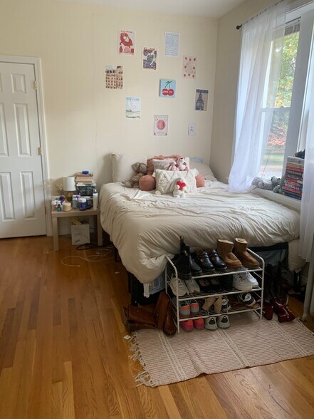 Building Photo - 328 Saint Paul St