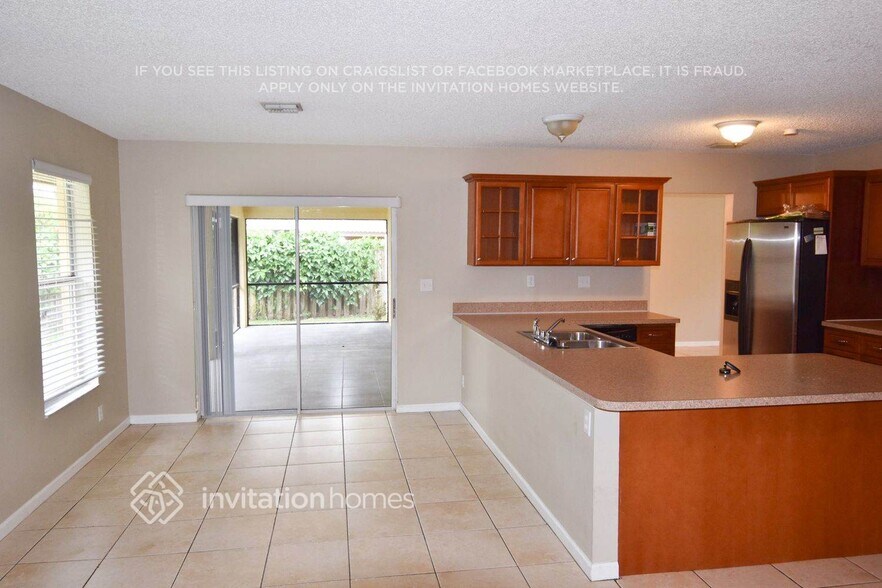 Building Photo - 2634 Yarmouth Dr