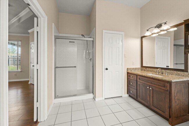 Building Photo - 1319 Lakeridge Ln