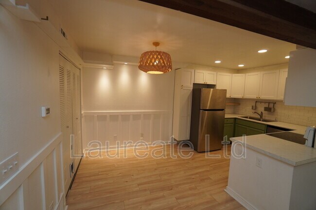 Building Photo - 431 Wright St